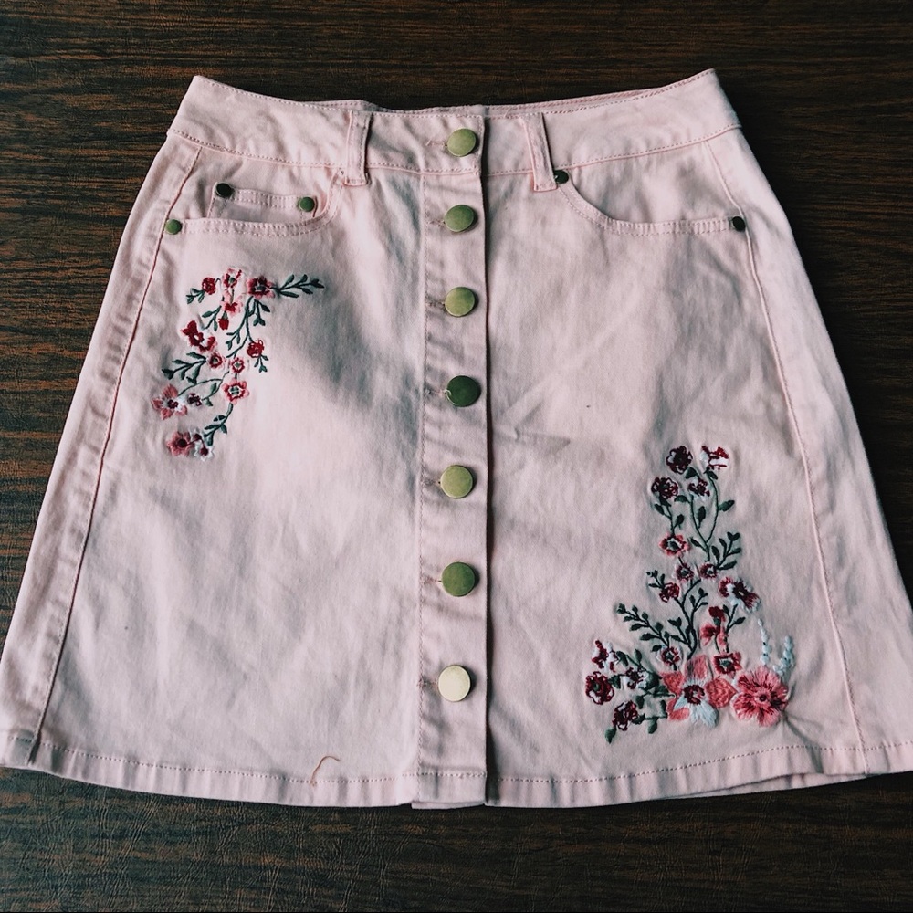 NEVER WORN! Freeman Skirt Size Small